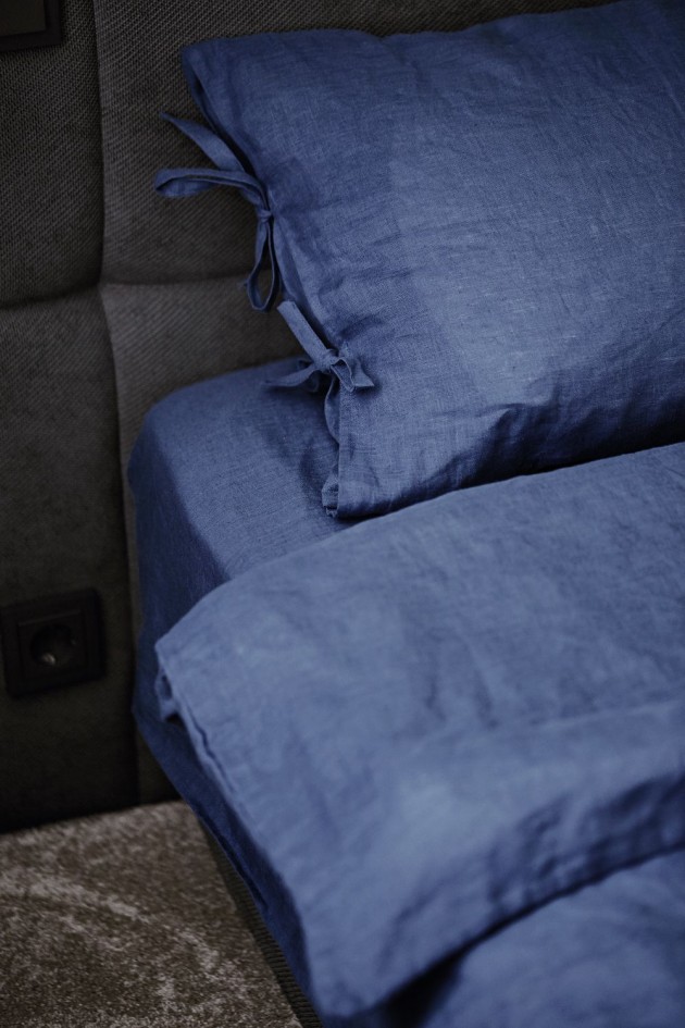 Natural bed of dark blue color POST-10003