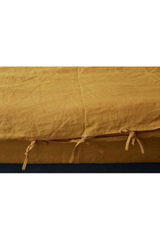 Natural bed of mustard