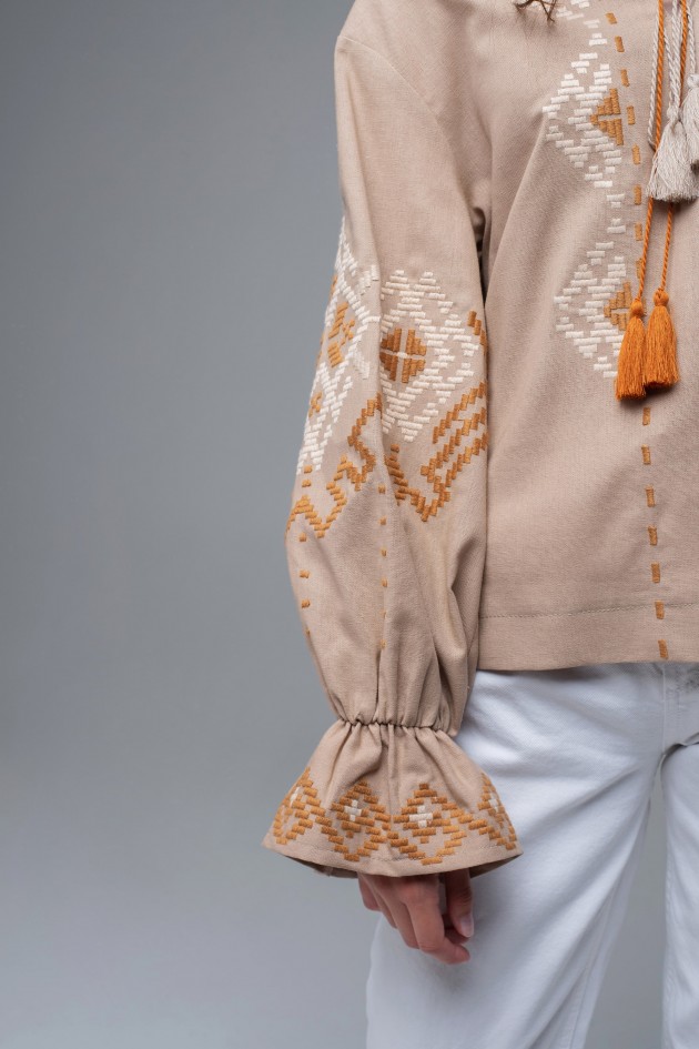 Women's embroidery Beige UKR-5228