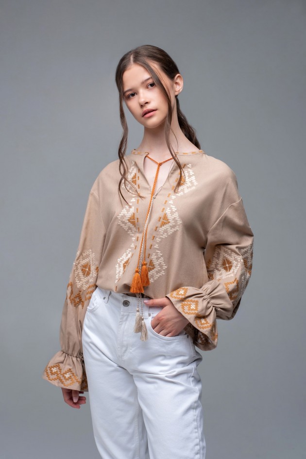 Women's embroidery Beige UKR-5228